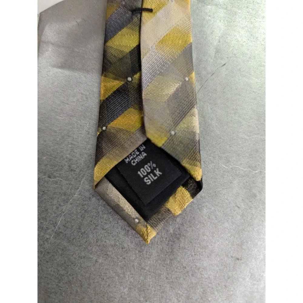 H Van Heusen Yellow grey 3D geo & vertical Squares mens‎ neck tie NWT